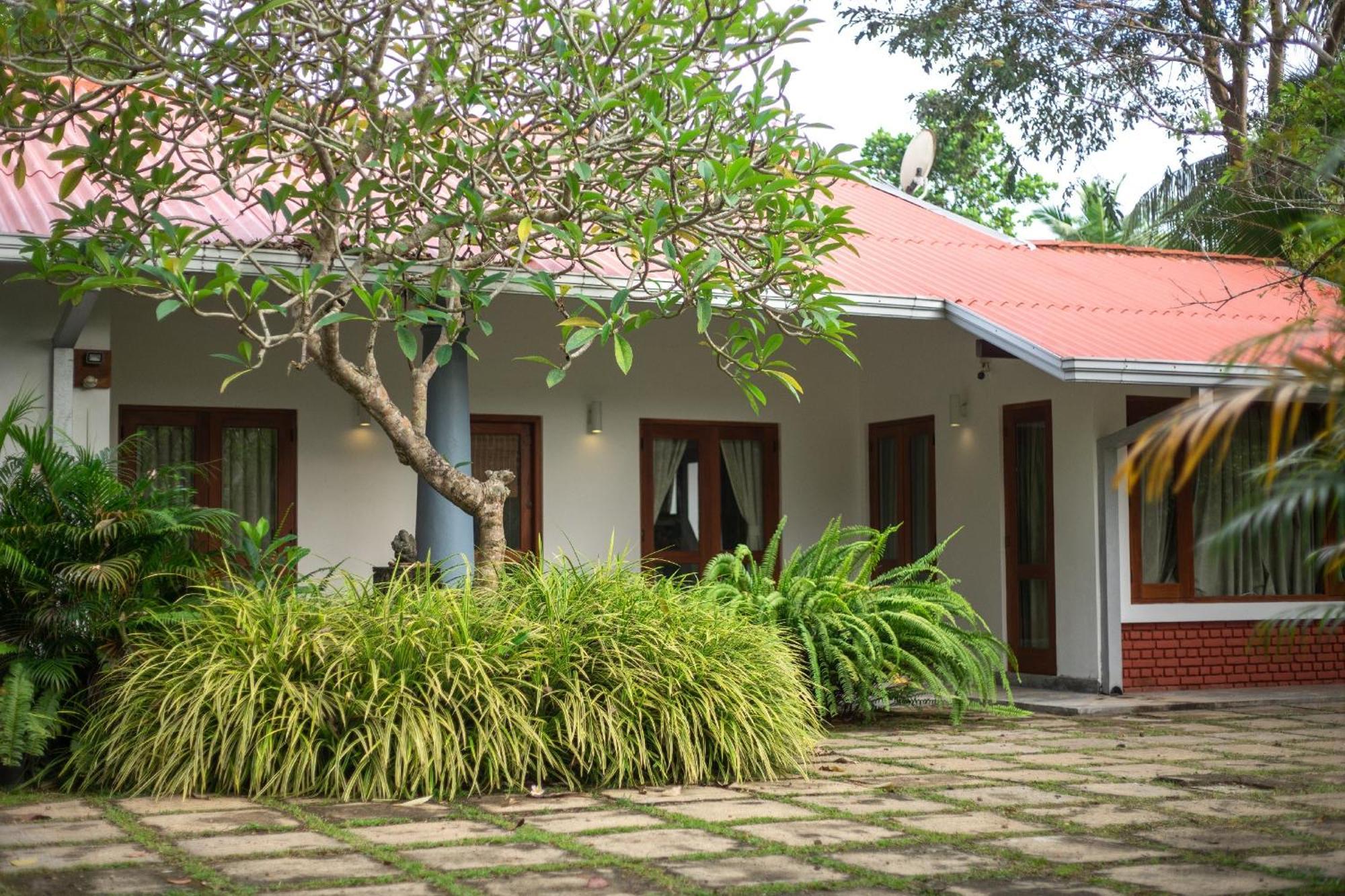 Villa Acres Green Hikkaduwa Exterior photo